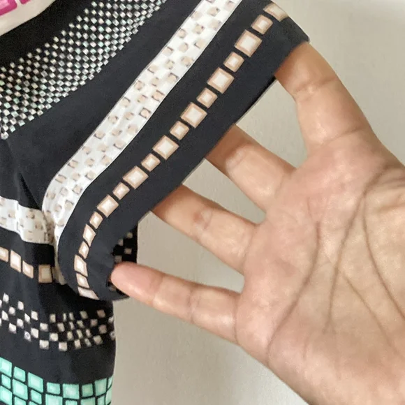 Diane von Fürstenberg Multicolour Silk Blouse - UK Size 8 - Pristine Condition - Picture 6 of 17